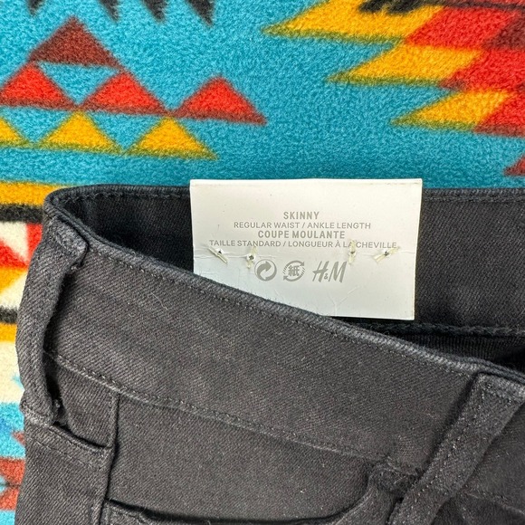 H&M Skinny Ankle Jeans Regular Waist Black‎ Denim Size 2 - Picture 4 of 8